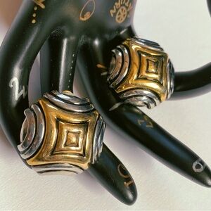 Vintage 1970s Geometric Starburst Clip On Dome Earrings